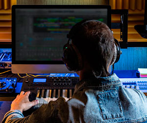 Опытный звукорежиссер